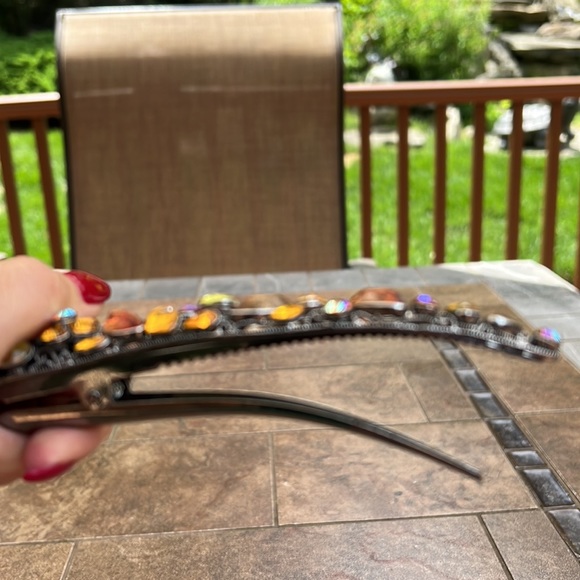 New without tags bejeweled hair clip with teeth to keep in place - Picture 6 of 9